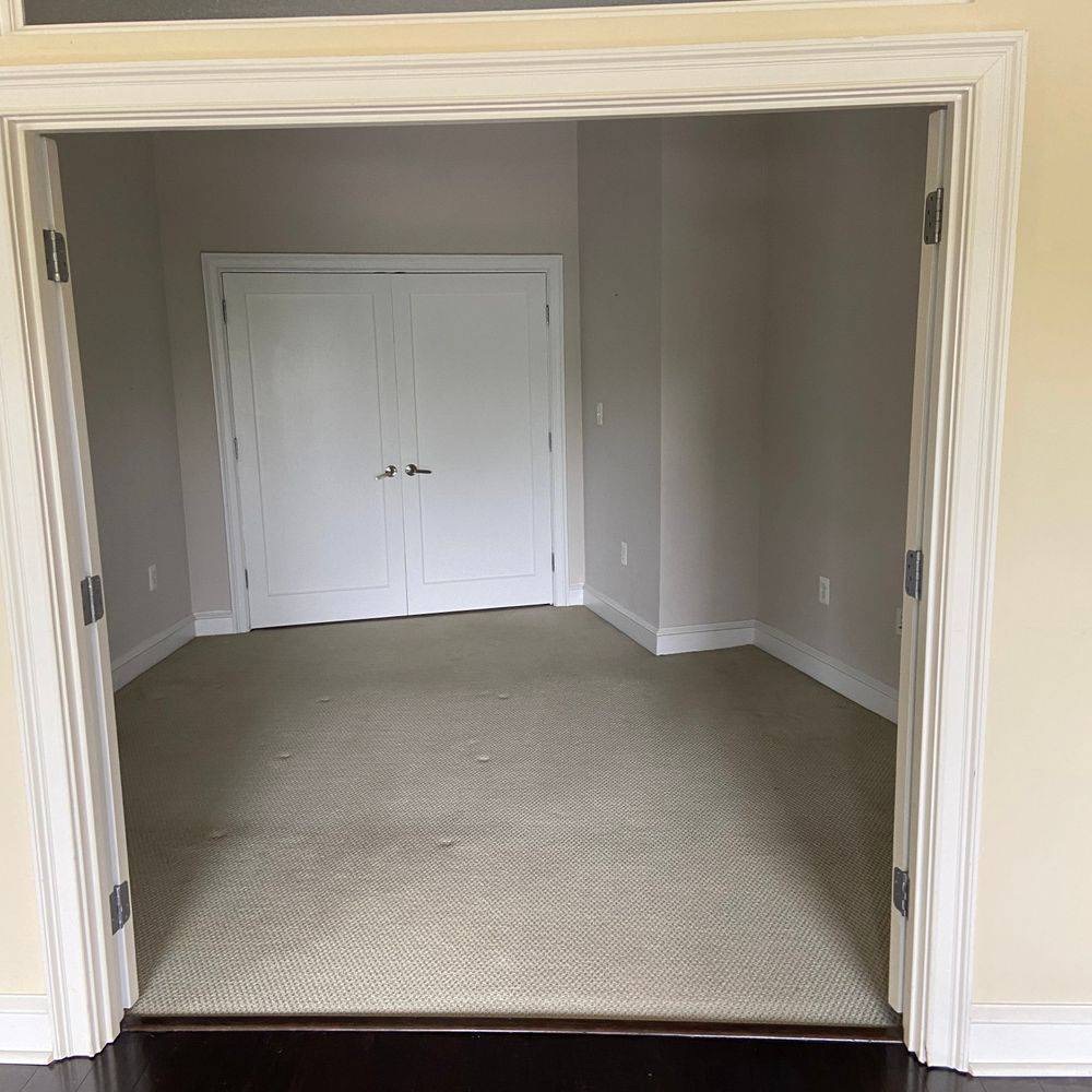 Move-out ready bedroom with freshly cleaned carpet